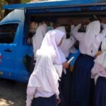 Pemkab Dinas Perpustakaan Dan Kearsipan  (DISPERSIP) Pemkab Memberikan Layanan Perpustakaan Keliling Ke Beberapa Lembaga Sekolah Madrasah