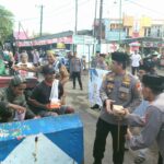 Kapolres Gowa dan Jajaran Kembali Bagikan Takjil Jelang Buka Puasa