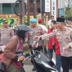 Polres Gowa Kembali Bagikan Takjil untuk Pengendara dan Warga Sekitar